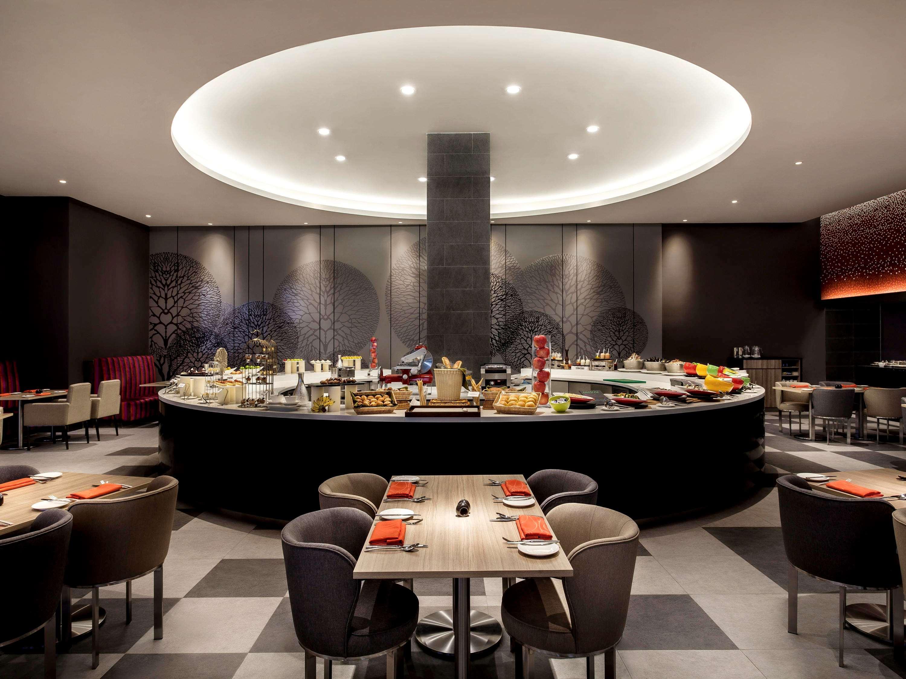 Pullman Miri Waterfront Otel Dış mekan fotoğraf The restaurant