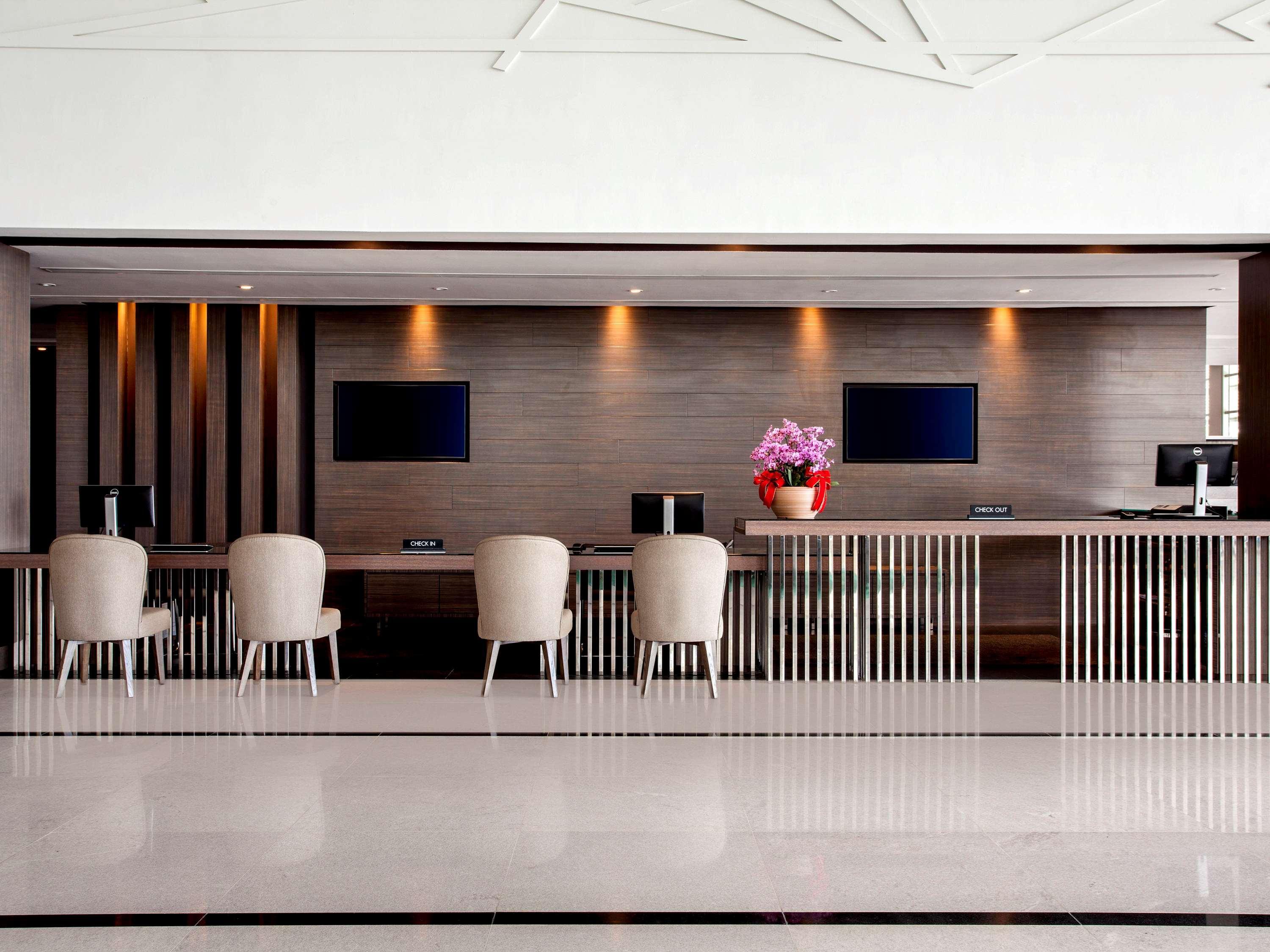 Pullman Miri Waterfront Otel Dış mekan fotoğraf The lobby of the hotel