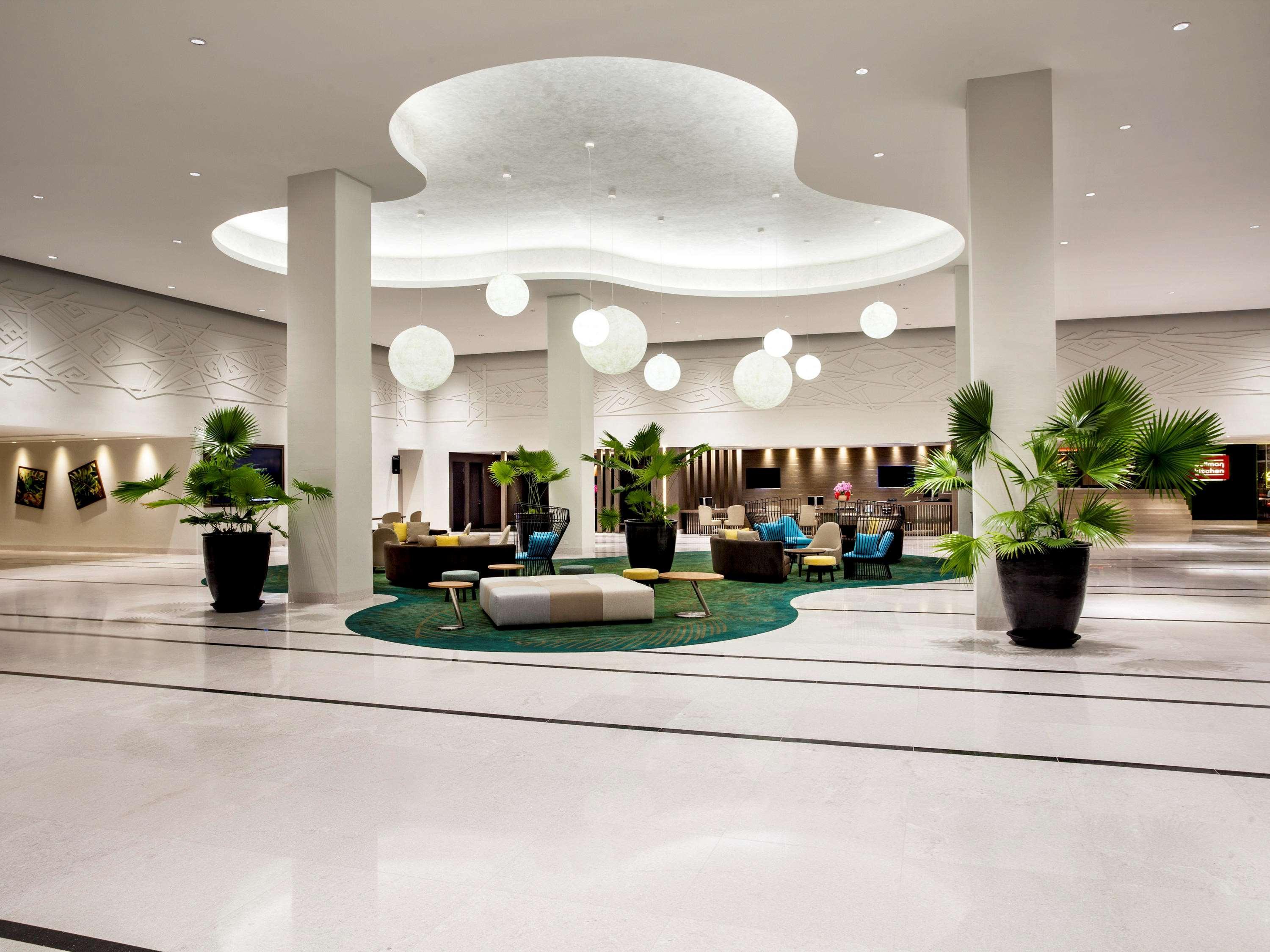 Pullman Miri Waterfront Otel Dış mekan fotoğraf The lobby of the hotel
