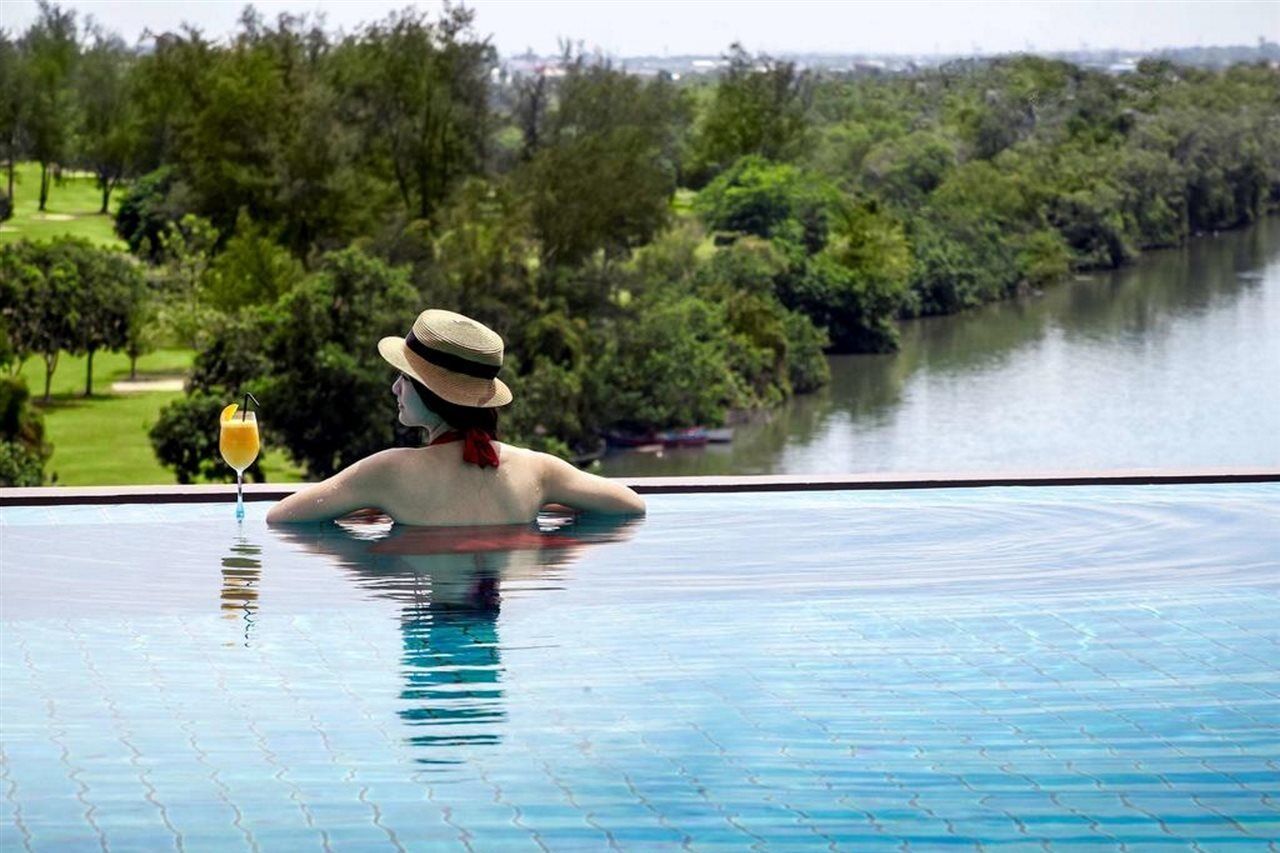 Pullman Miri Waterfront Otel Dış mekan fotoğraf Infinity pool at The Oberoi, Udaiypore