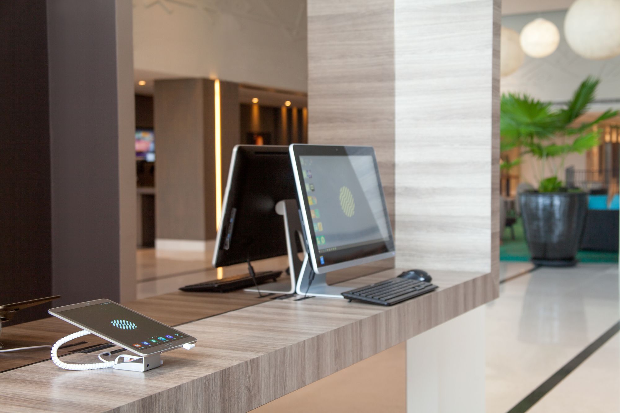 Pullman Miri Waterfront Otel Dış mekan fotoğraf A computer at a hotel