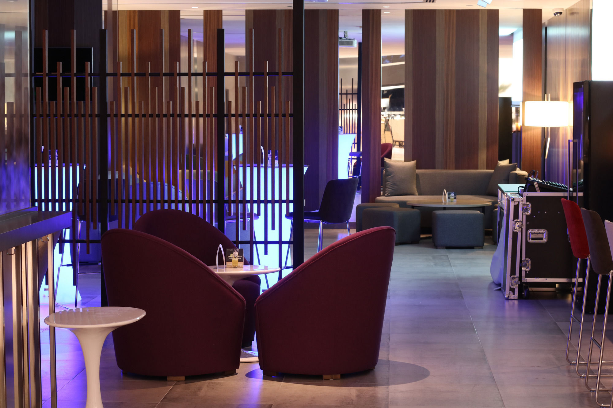 Pullman Miri Waterfront Otel Dış mekan fotoğraf The lounge at the airport
