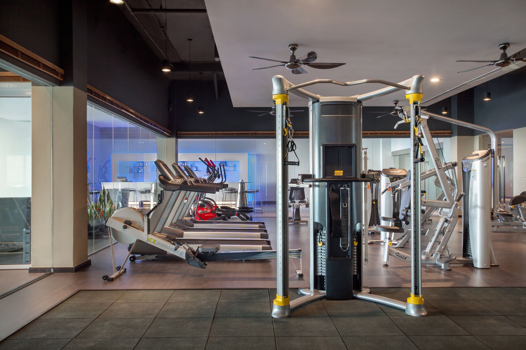 Pullman Miri Waterfront Otel Dış mekan fotoğraf The gym at the hotel