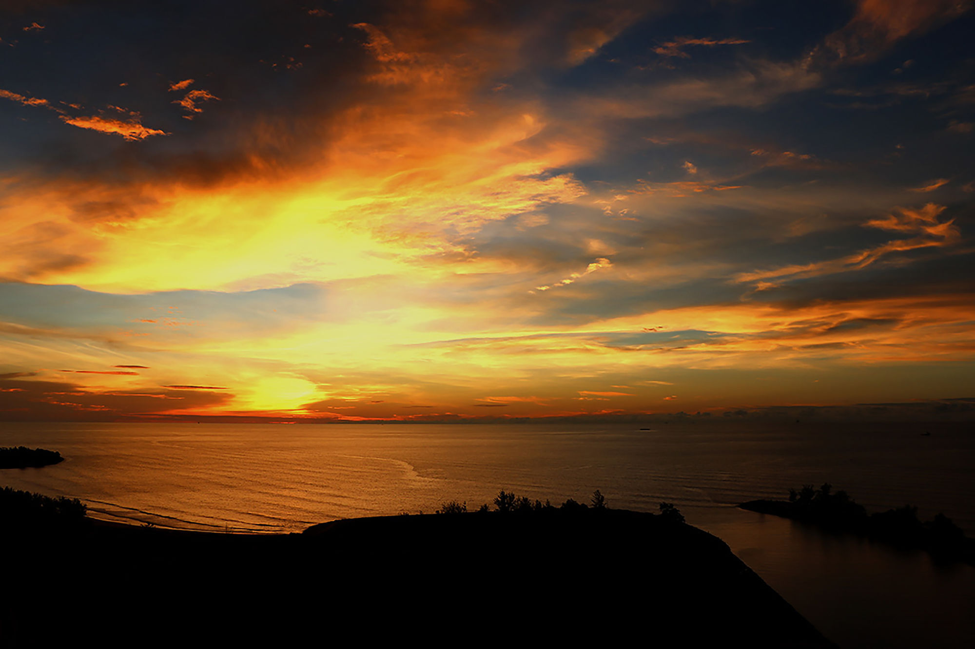 Pullman Miri Waterfront Otel Dış mekan fotoğraf Sunset at the Cape of Good Hope