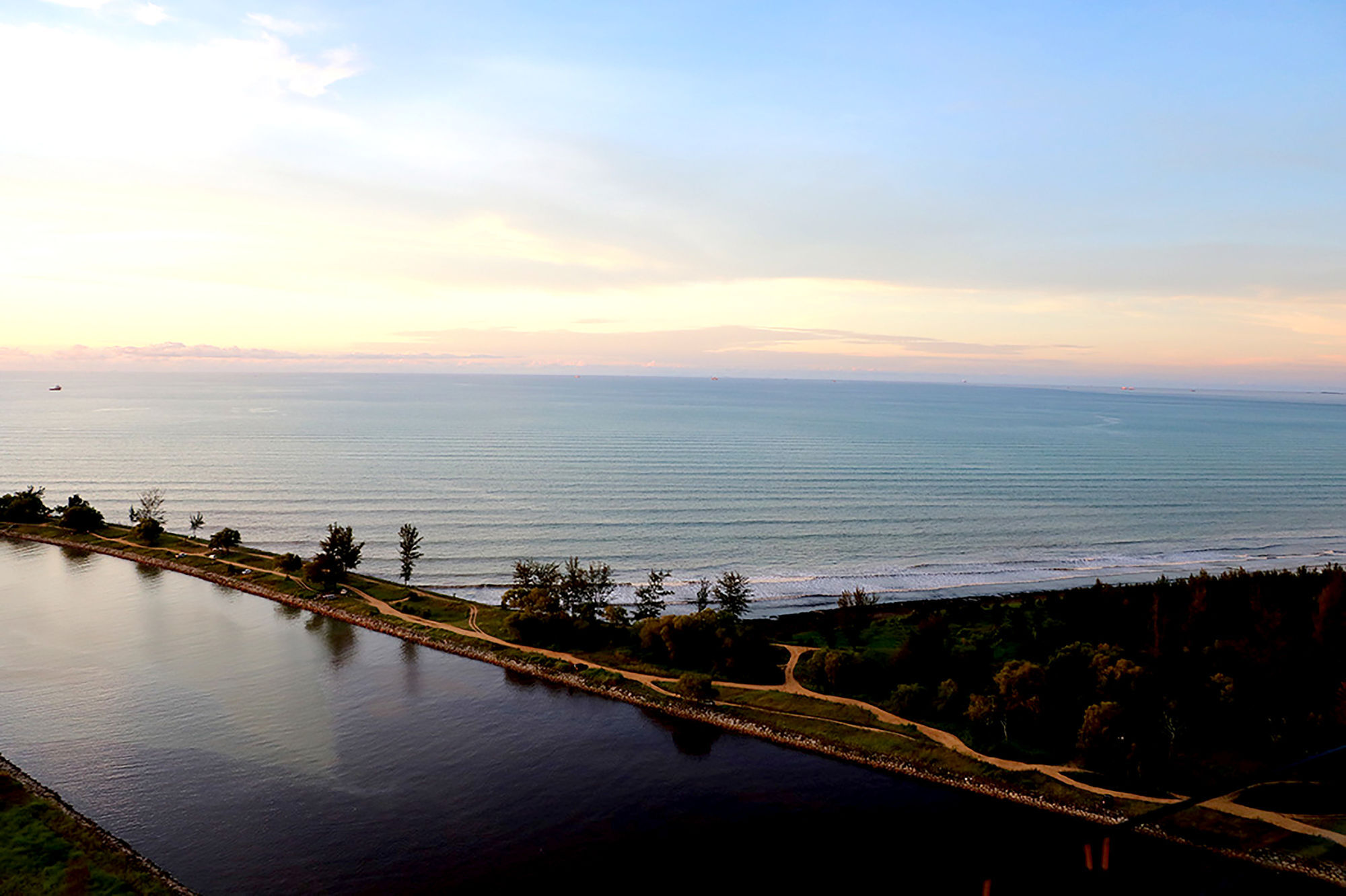 Pullman Miri Waterfront Otel Dış mekan fotoğraf View of the Atlantic Ocean from the top of the lighthouse